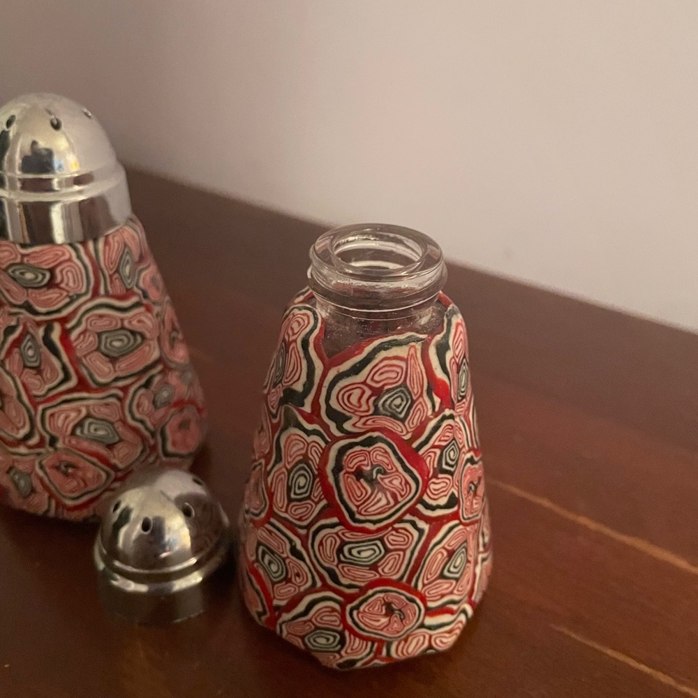 New artisan salt and pepper shakers - Picture 3 of 3